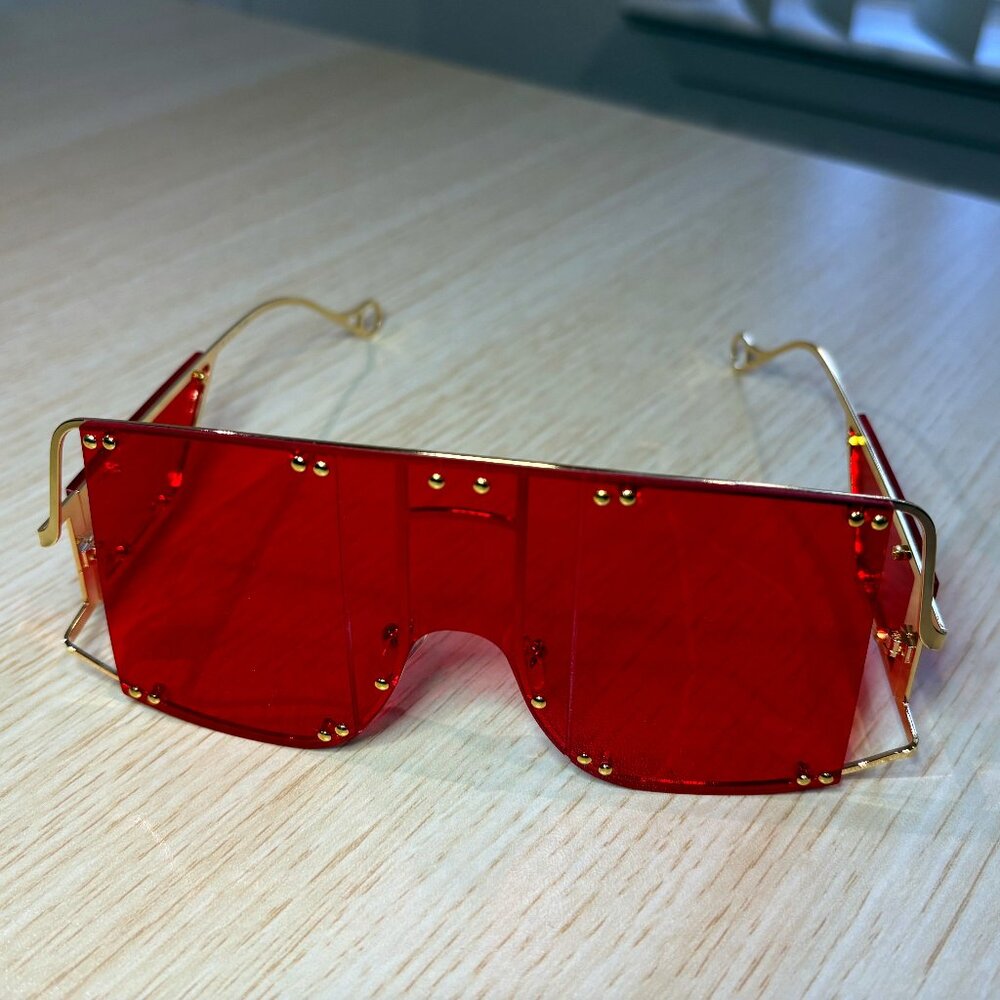 Red Monolens Shield Sunglasses – Gold Frame Futuristic Visor Style